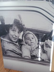 Fotografija sa izložbe “Naša žena” u ateljeu Ismeta Mujezinovića u Tuzli