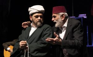 Iz predstave „Gradonačelnik ili Ovo je predstava o Mujagi Komadini“ autora Adnana Lugonića, u režiji Dine Mustafića