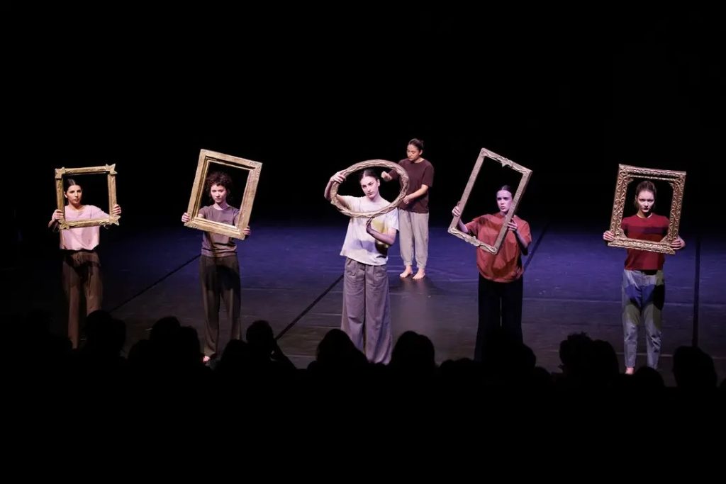 Predstava Izvan okvira