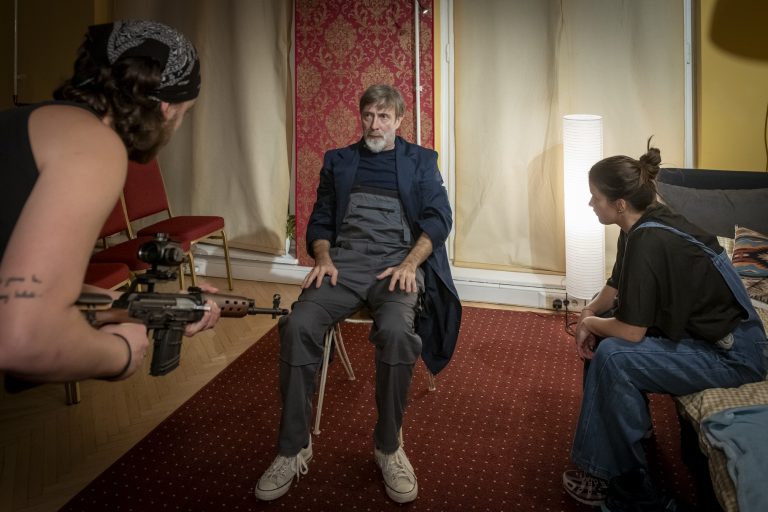 Iz predstave „Snajper“ autora Damira Karakaša, u režiji Dine Mustafića