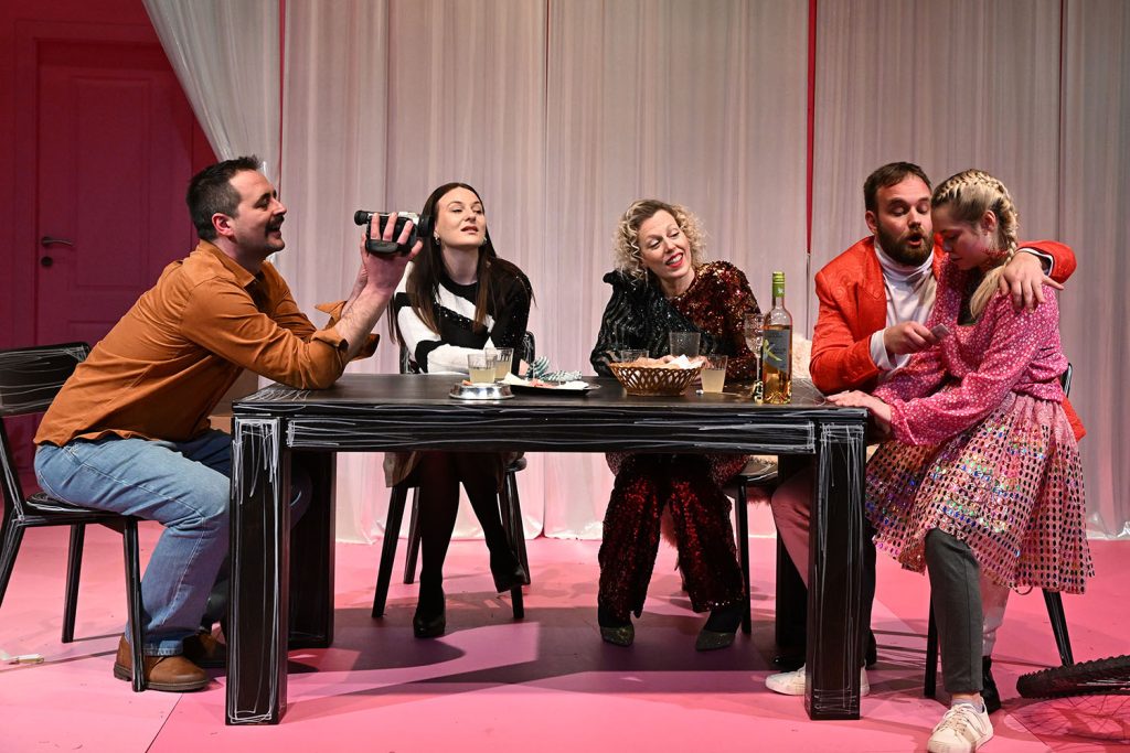 Iz predstave „Mala“ u zeničkom BNP-u