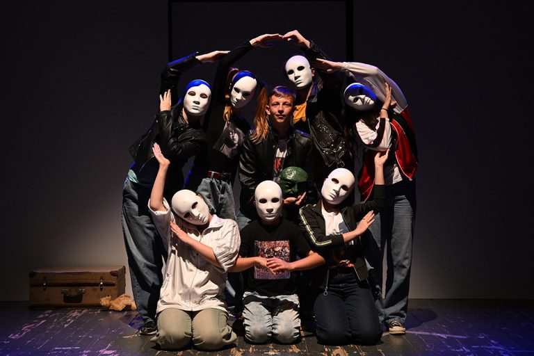 Iz omladinske predstave „Tražeći Esmira“