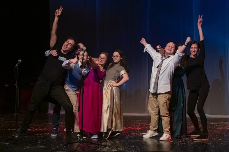 Predstava “Up and Down" u tuzlanskom pozorištu