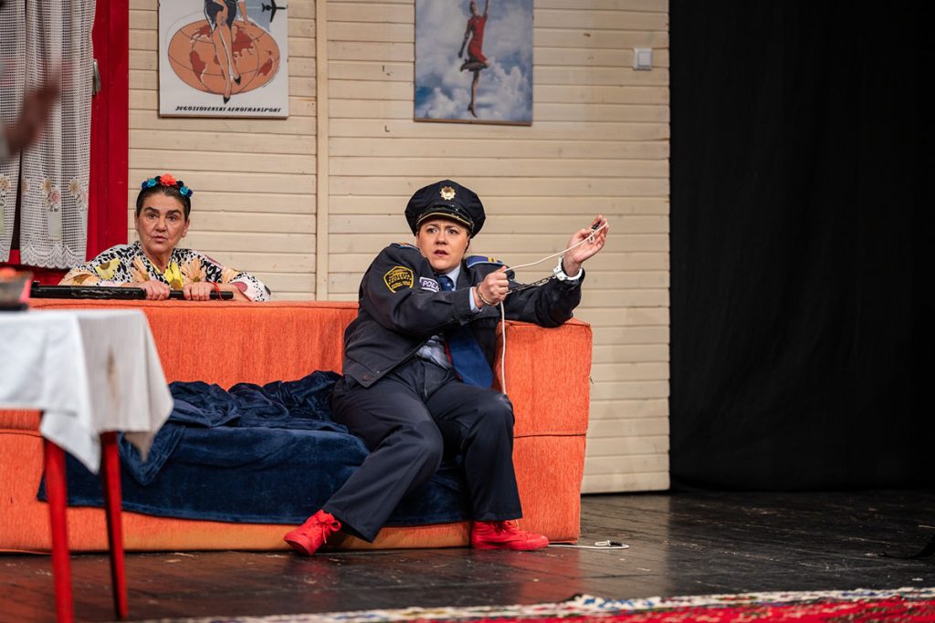 Iz predstave „Žene u crvenom“