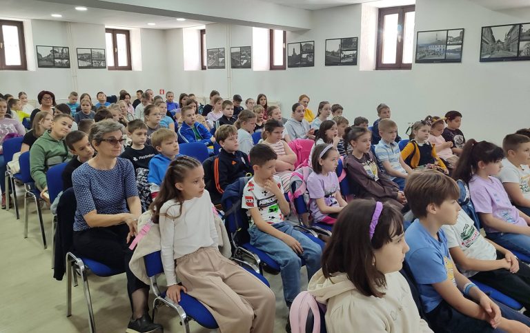 Održana promocija knjige „Uvod u čarobne životinjske svjetove“ desetogodišnjeg Davuda Mujanovića