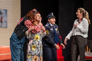 Iz predstave „Žene u crvenom“