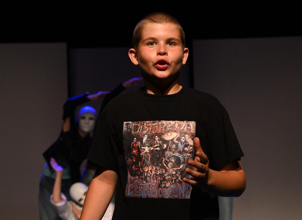 Iz omladinske predstave „Tražeći Esmira“