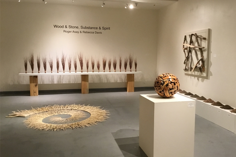 Savremena umjetnička instalacija od prirodnih i recikliranih materijala