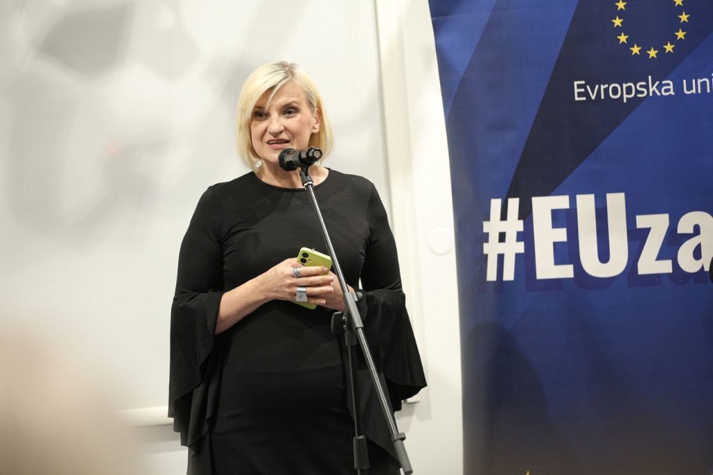 Umjetnička instalacija „Think Freedom", multidisciplinarne umjetnice Edine Selesković