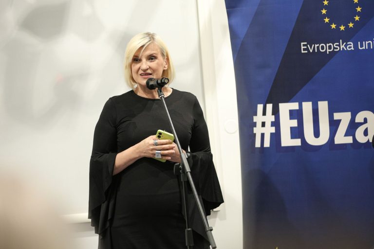 Umjetnička instalacija „Think Freedom", multidisciplinarne umjetnice Edine Selesković