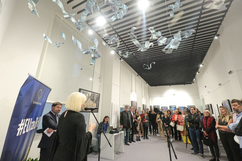 Umjetnička instalacija „Think Freedom", multidisciplinarne umjetnice Edine Selesković