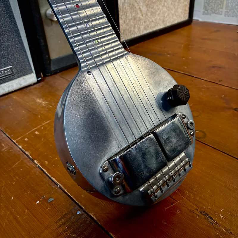 Rickenbacker Frying Pan, jedna od prvih komercijalno uspješnih električnih gitara