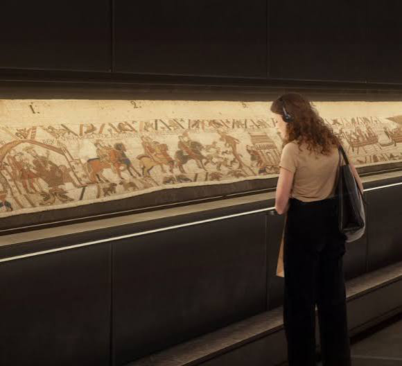 Bayeux tapiserija, srednjovjekovni vez koji prikazuje normansko osvajanje Engleske 1066. godine